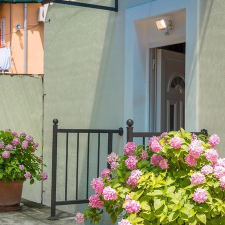 Petite Apartment Split Exterior foto