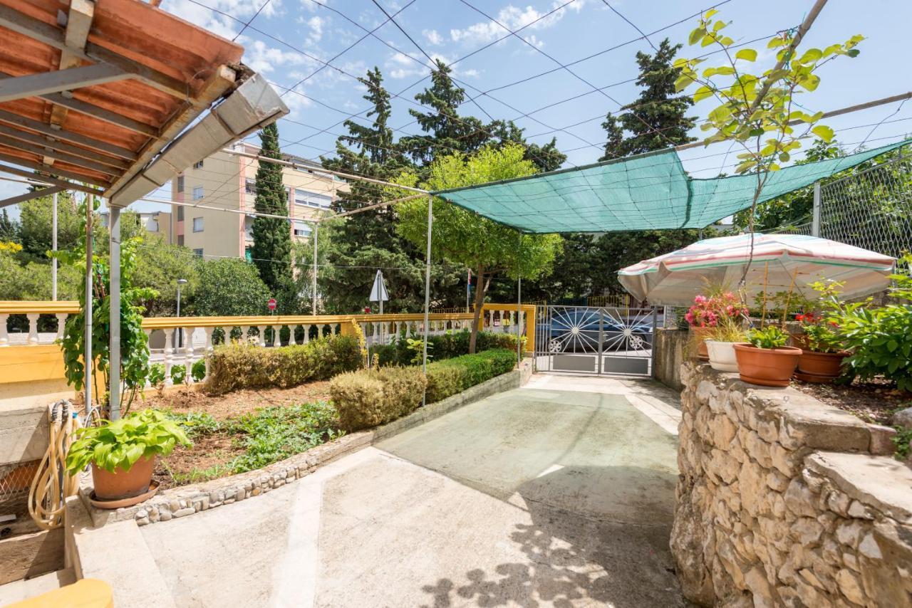 Petite Apartment Split Exterior foto