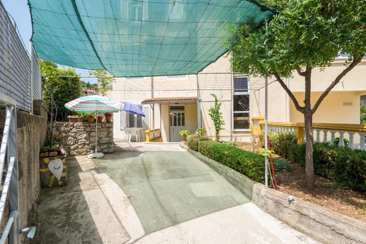 Petite Apartment Split Exterior foto