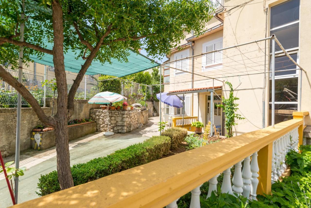 Petite Apartment Split Exterior foto