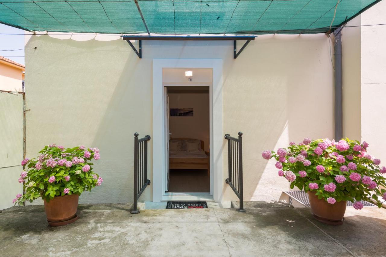 Petite Apartment Split Exterior foto